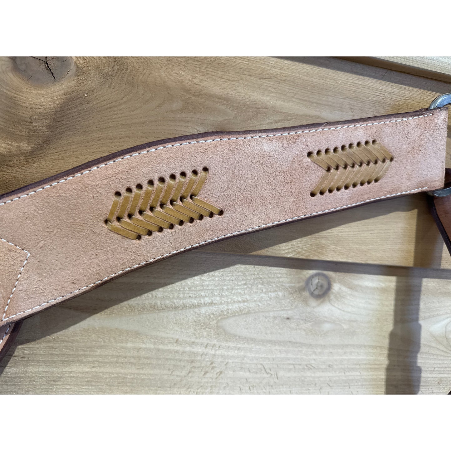 Irvine Breast Collar 2 3/4" Rough Out W/Rawhide Arrow NT