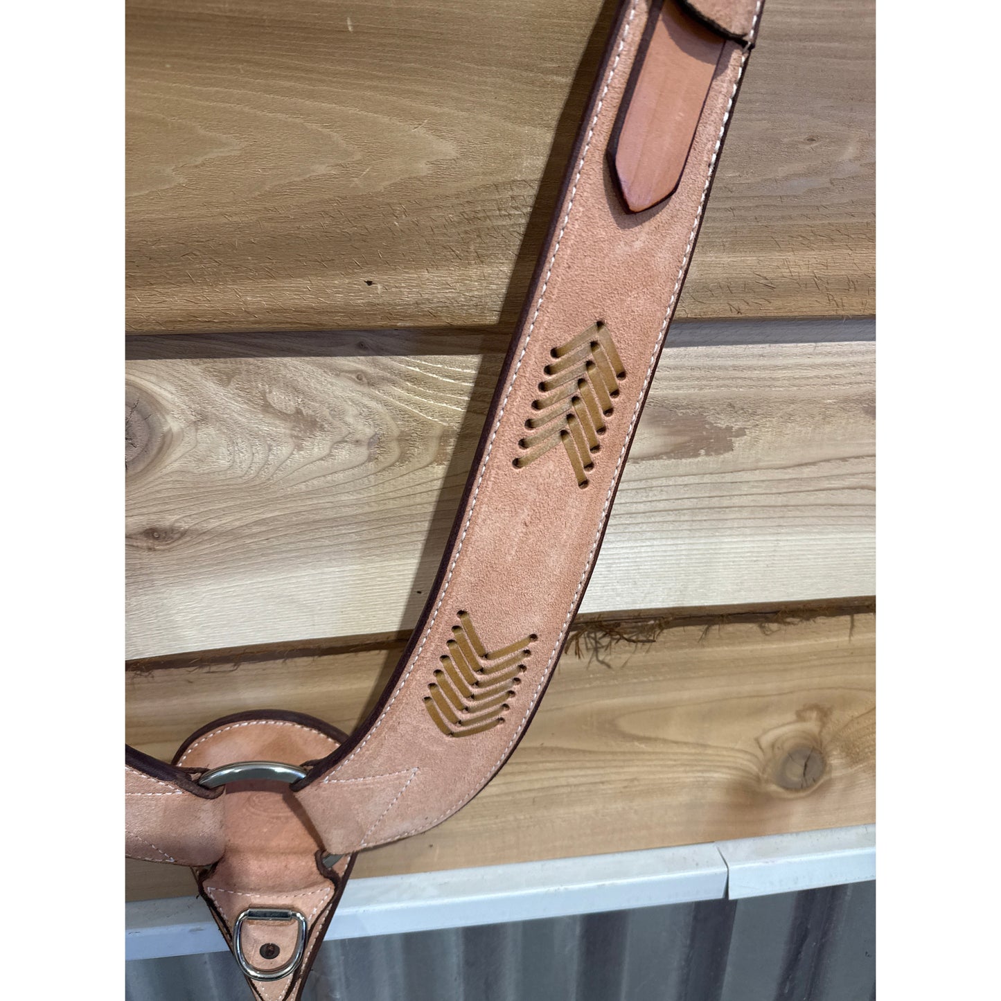 Irvine Pulling Breast Collar Rough Out w/Rawhide Arrow