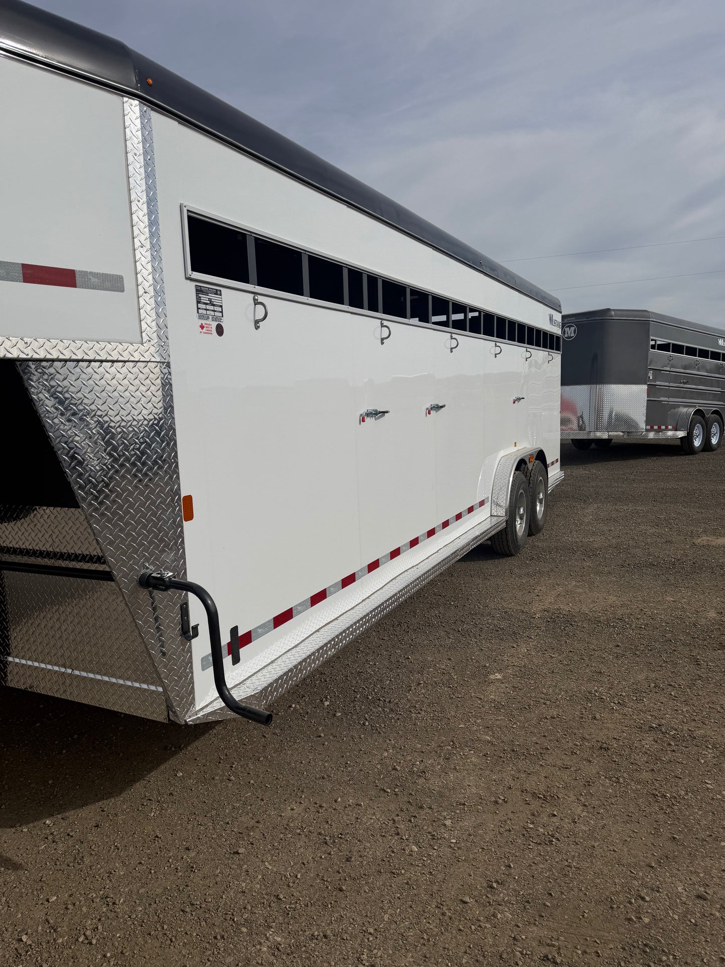 2027 Mustang 24' Gooseneck Livestock Trailer