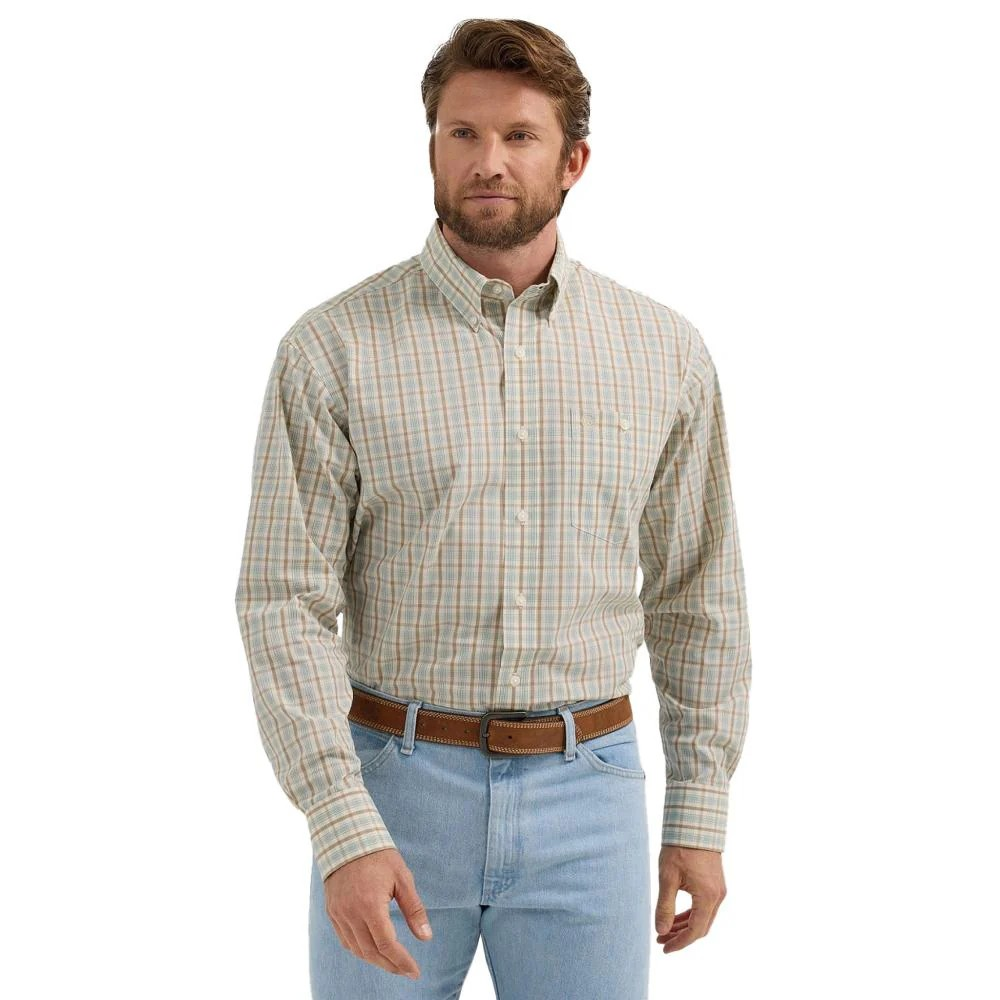 Wrangler  Men's Classic Long Sleeve Shirt- Tan