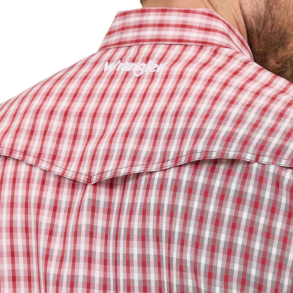 Wrangler Men's Short Sleeve Classic Fit Shirt-Red