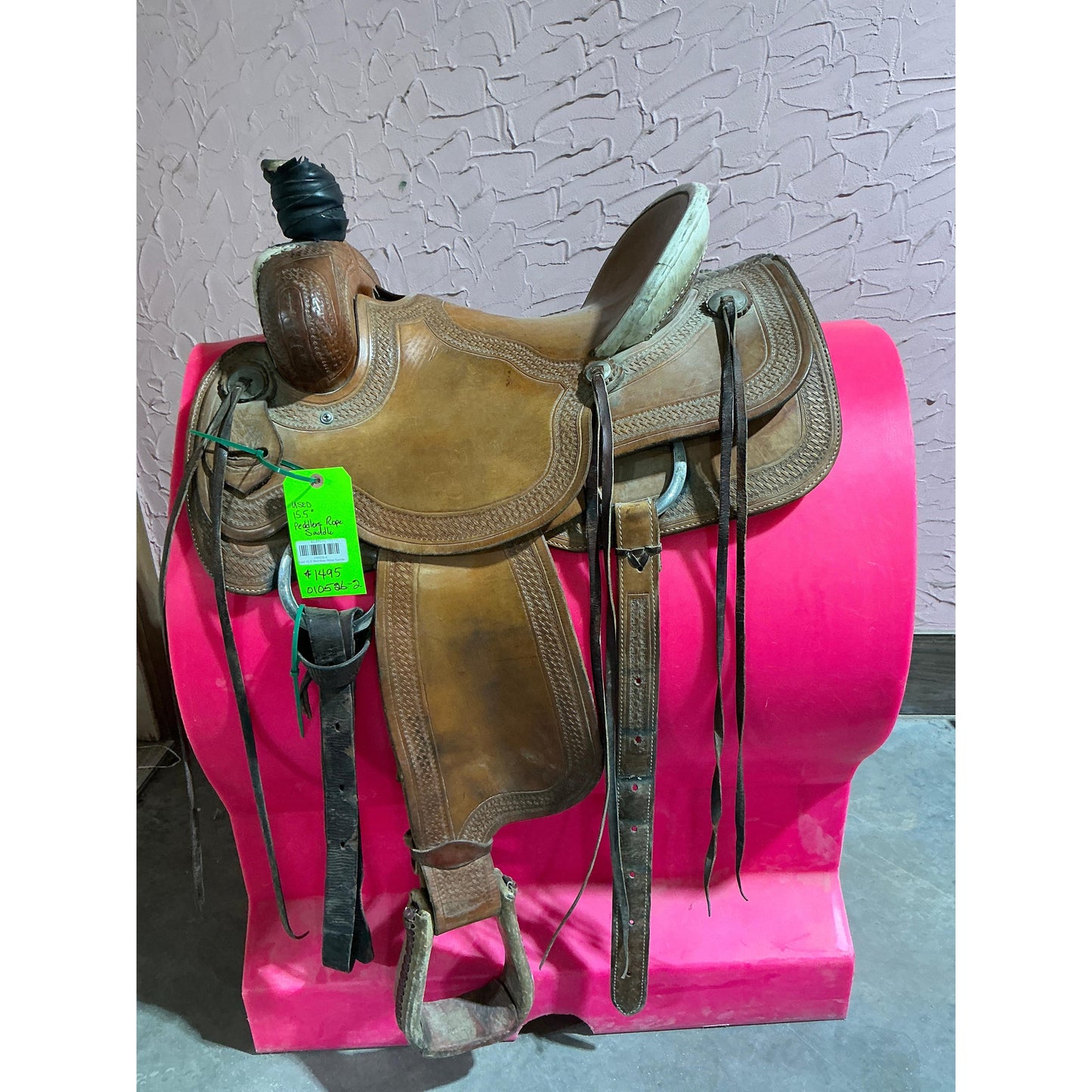 Used 15.5" Peddlers Rope Saddle
