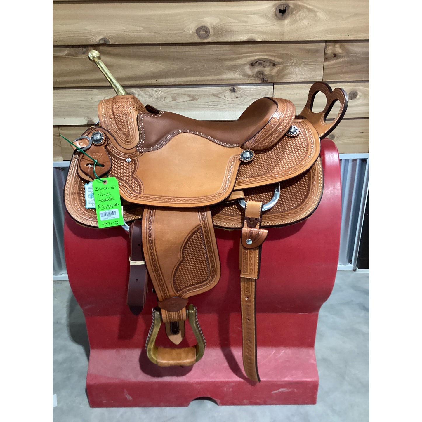 16" Irvine Trick Saddle