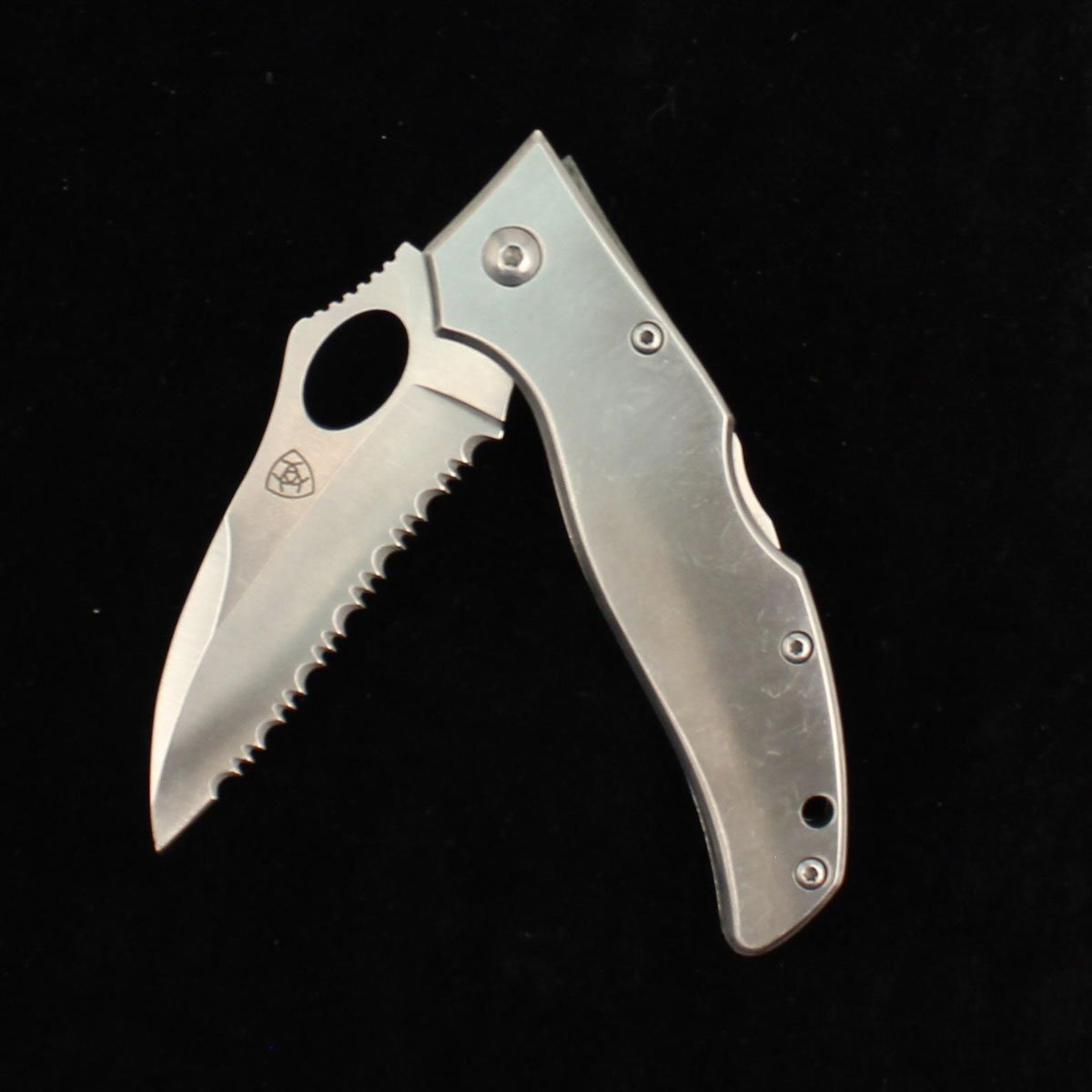 Ariat Folding Serrated Knife - Silver