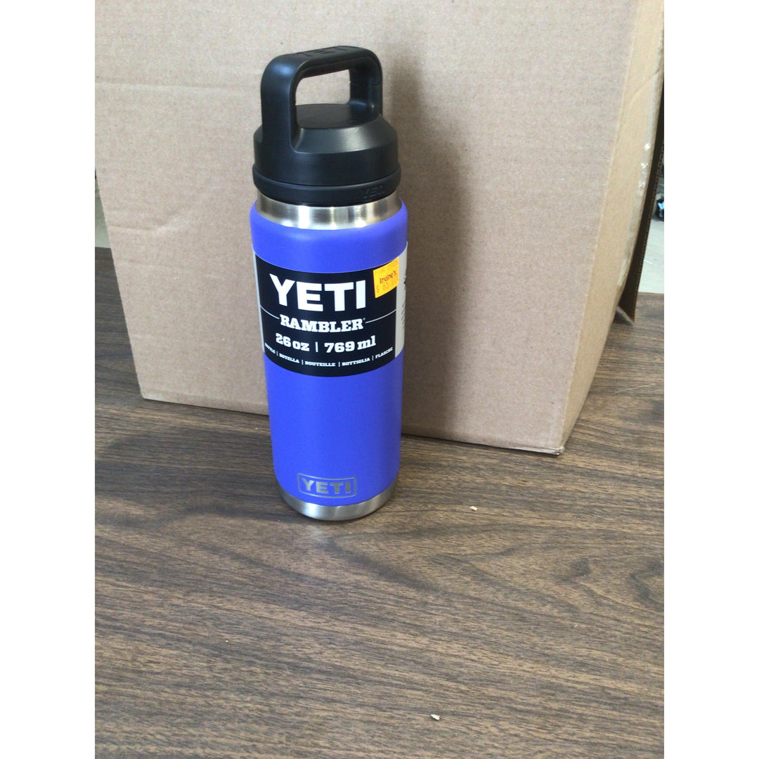 YETI Rambler 769 mL Bottle with Chug Cap - Ultramarine Violet