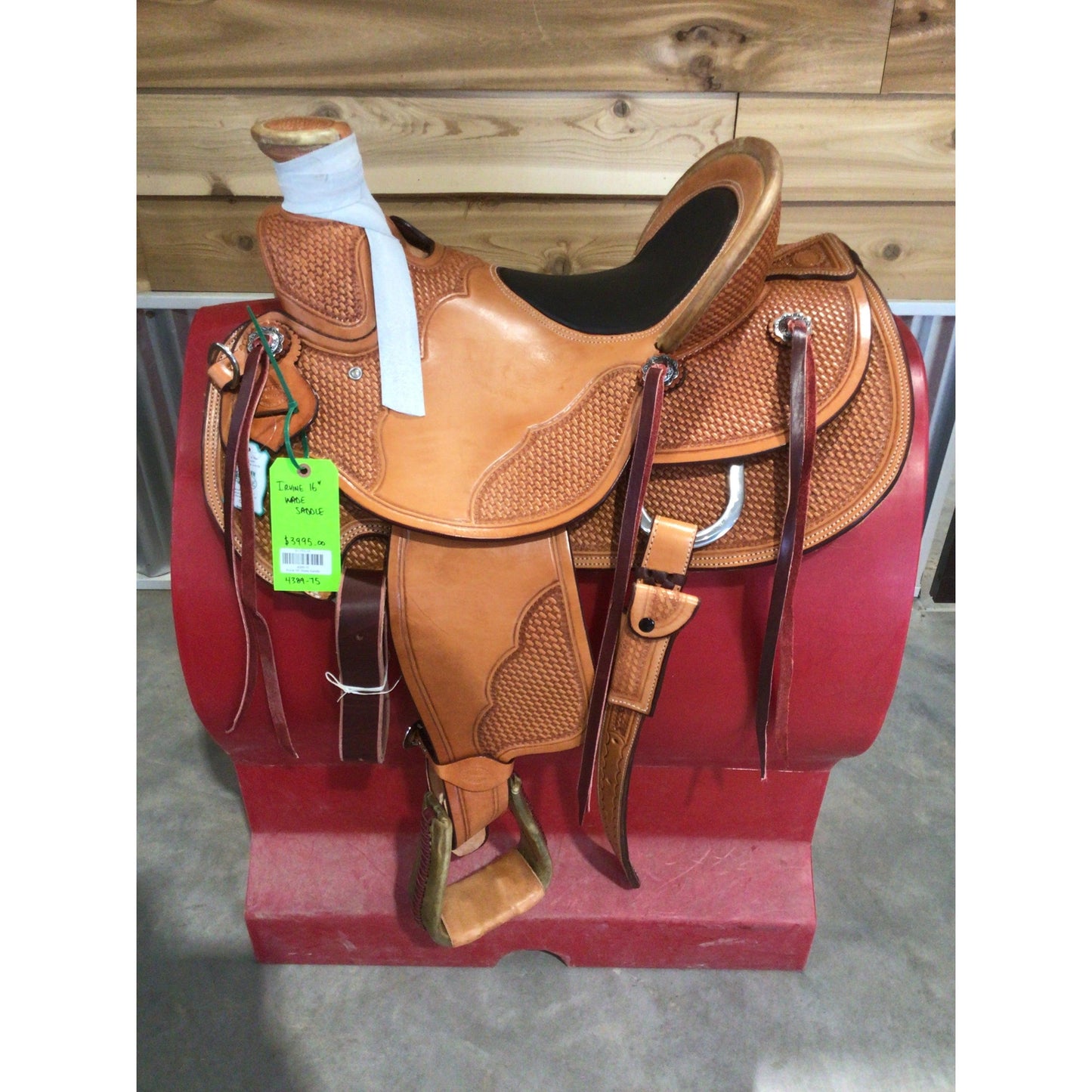 Irvine 16" Wade Saddle