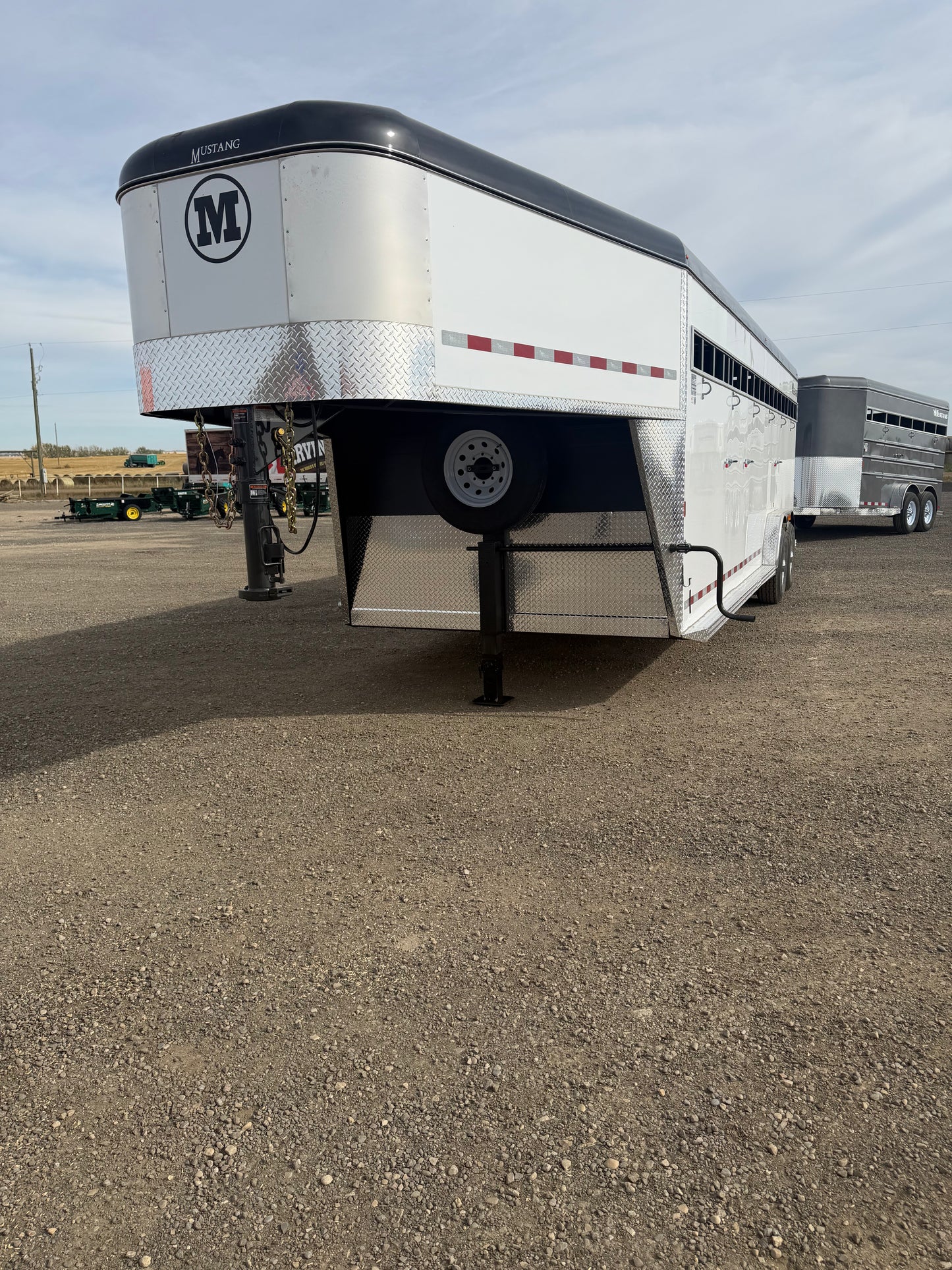 2027 Mustang 24' Gooseneck Livestock Trailer