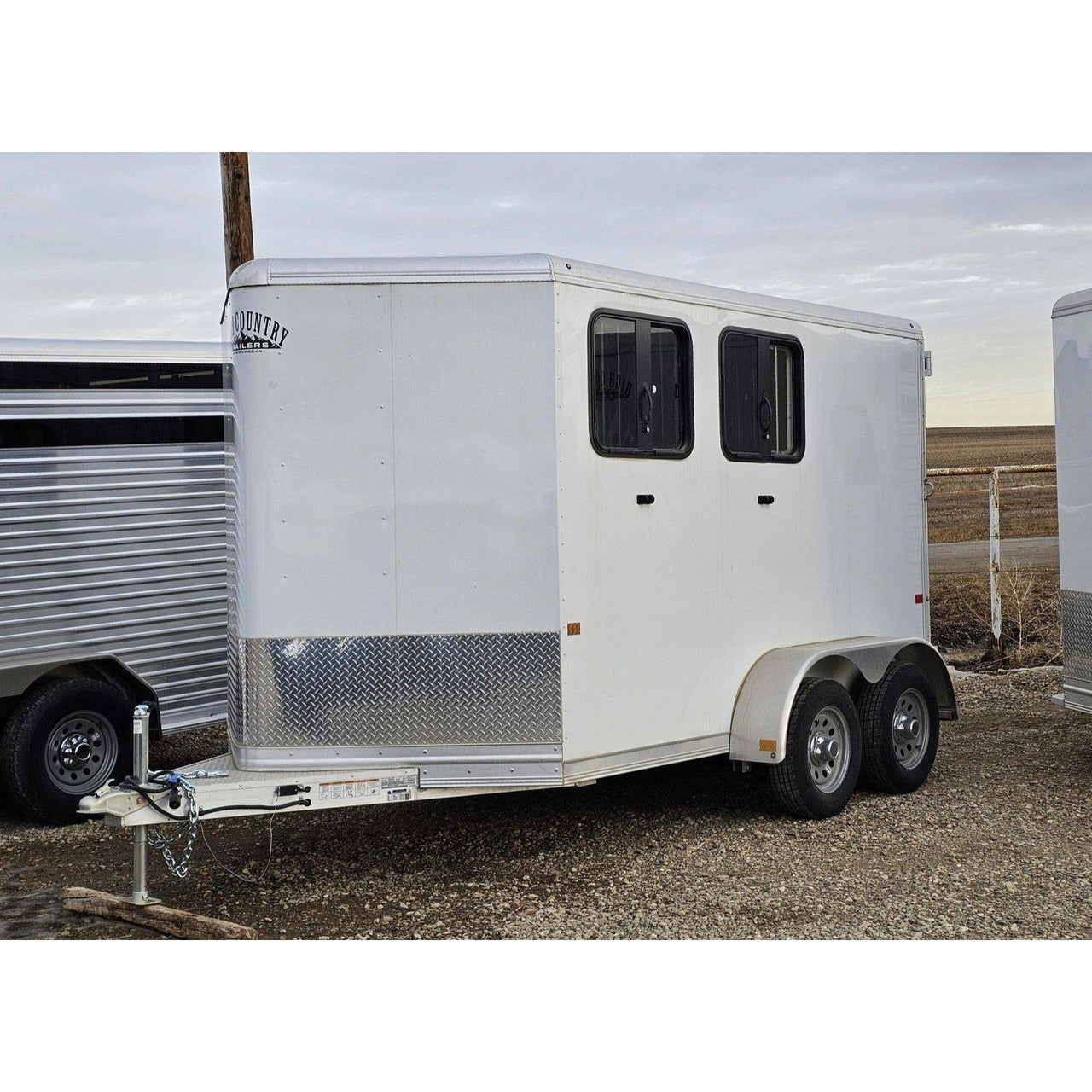 2025 High Country Strider Series Lite/Slant 2-Horse - White