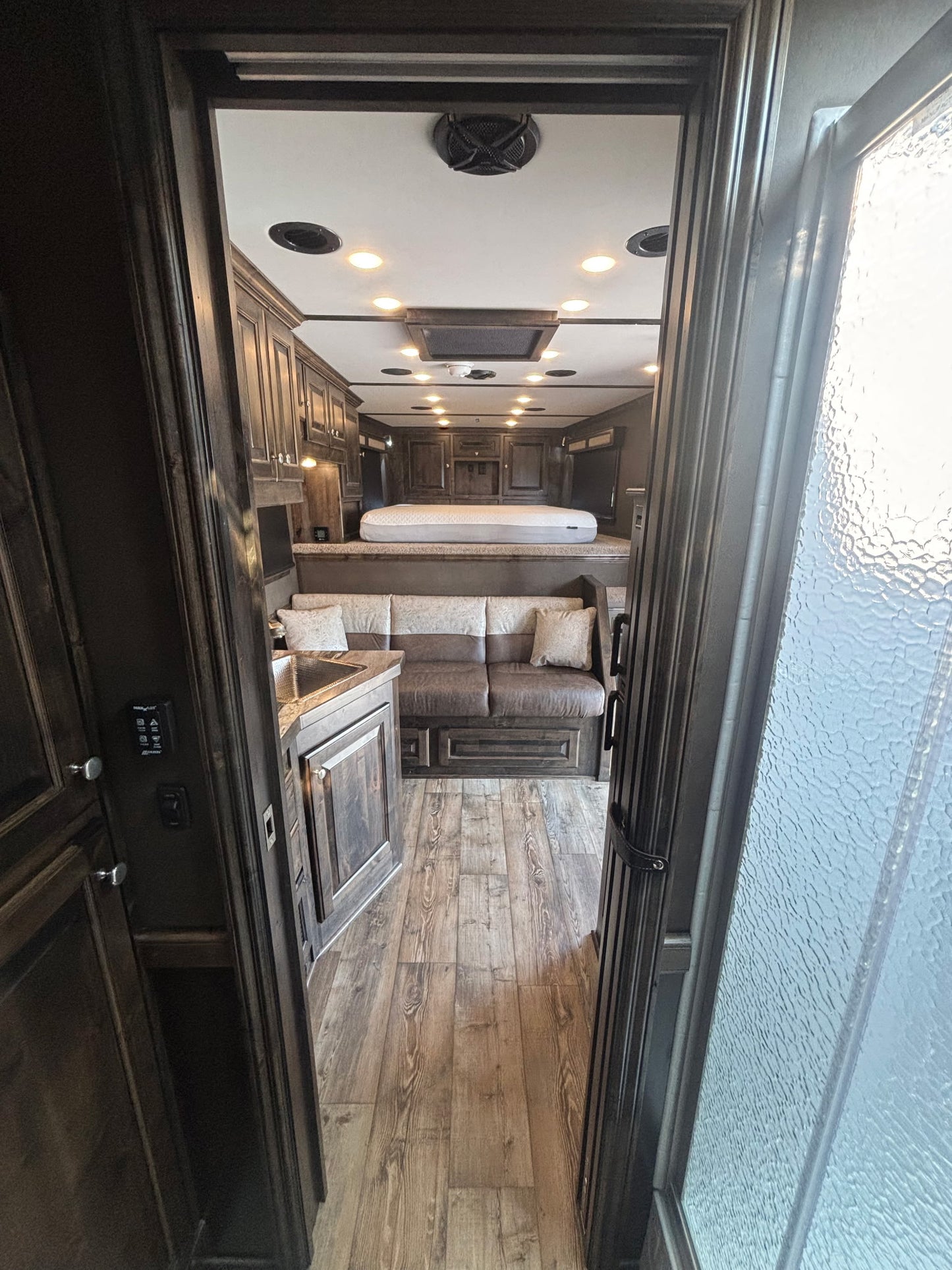 2027 4-Star 24' 3-Horse Slant Load Living Quarter Trailer