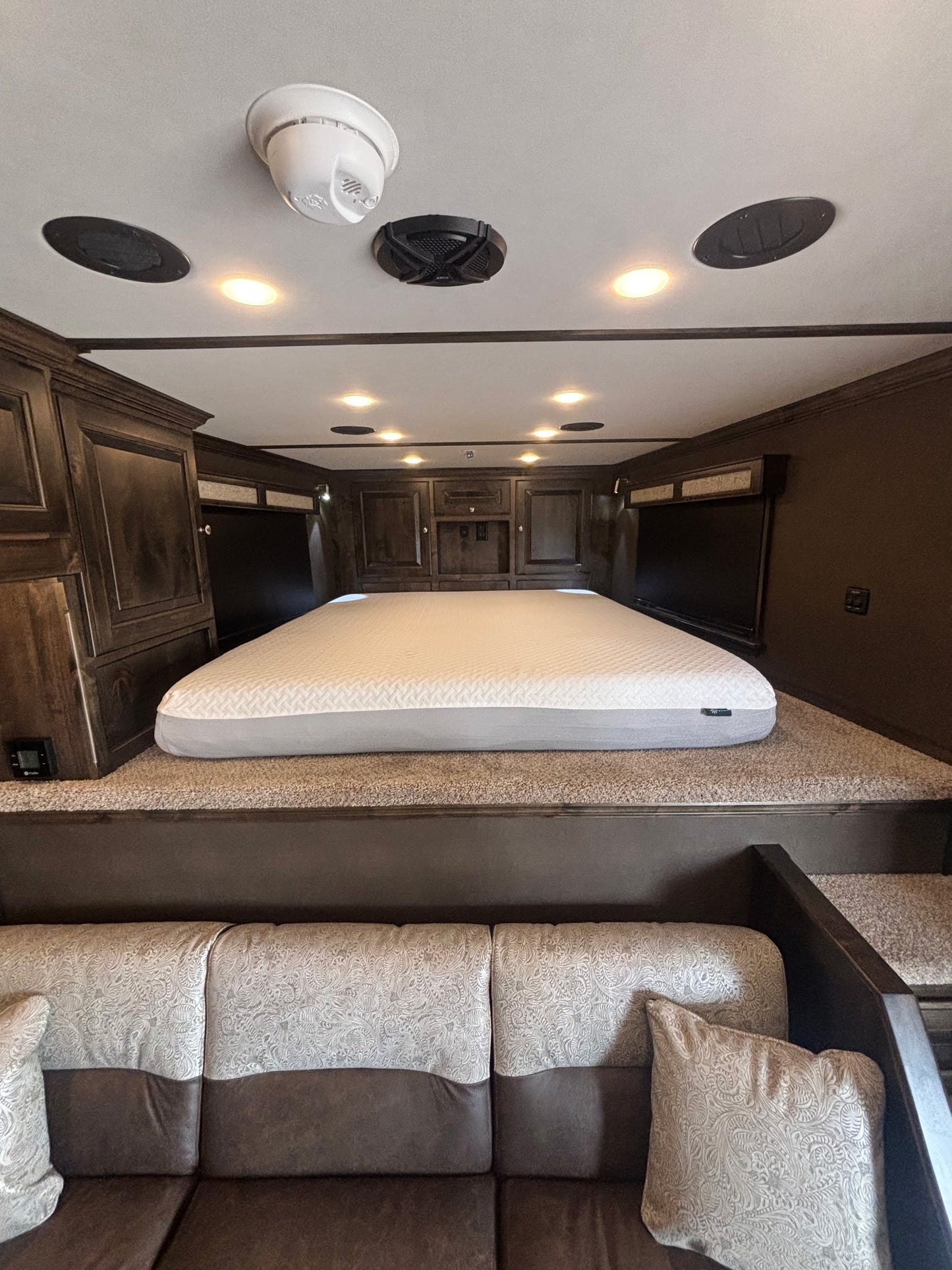 2027 4-Star 24' 3-Horse Slant Load Living Quarter Trailer