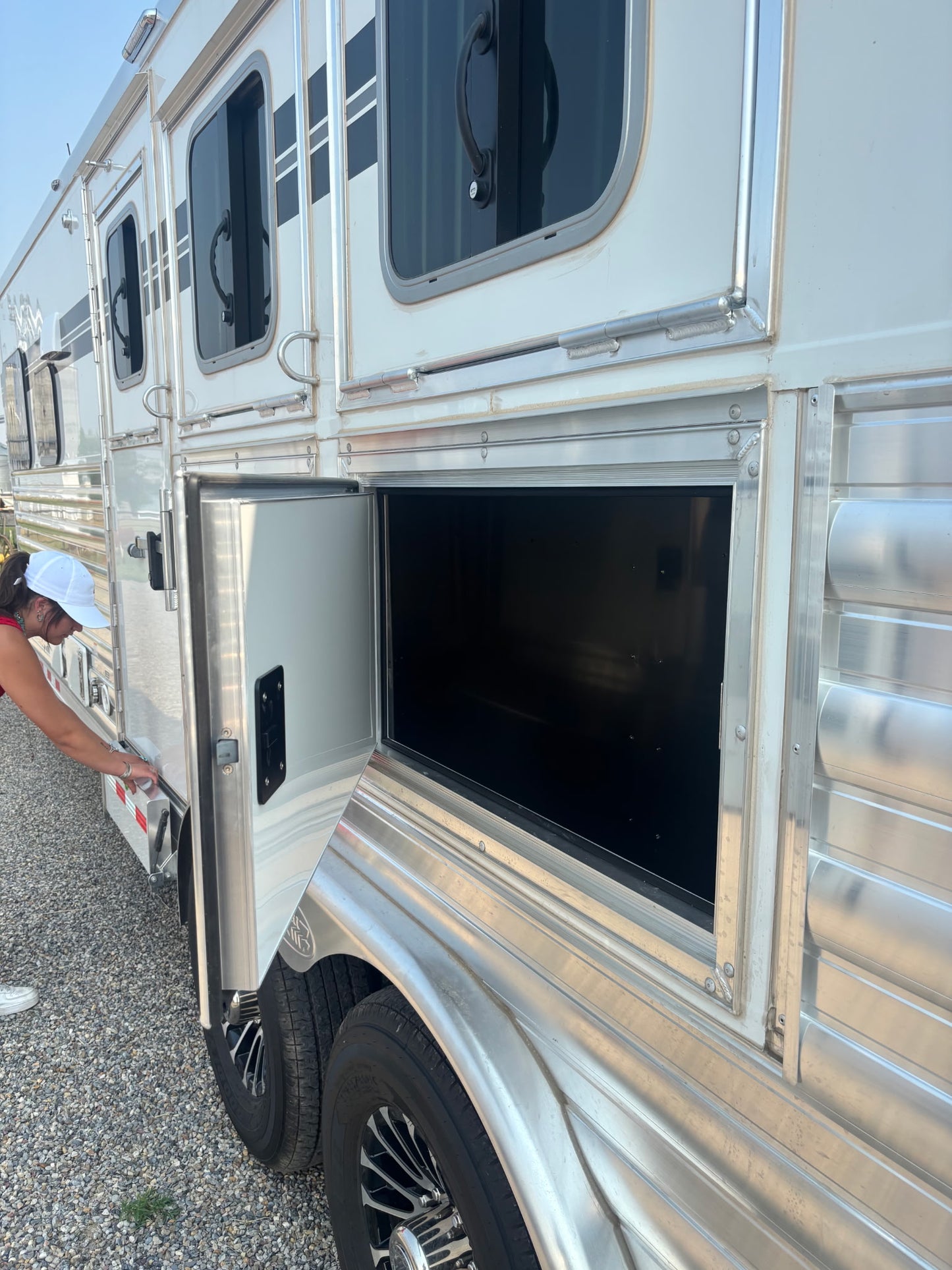 2027 4-Star 24' 3-Horse Slant Load Living Quarter Trailer