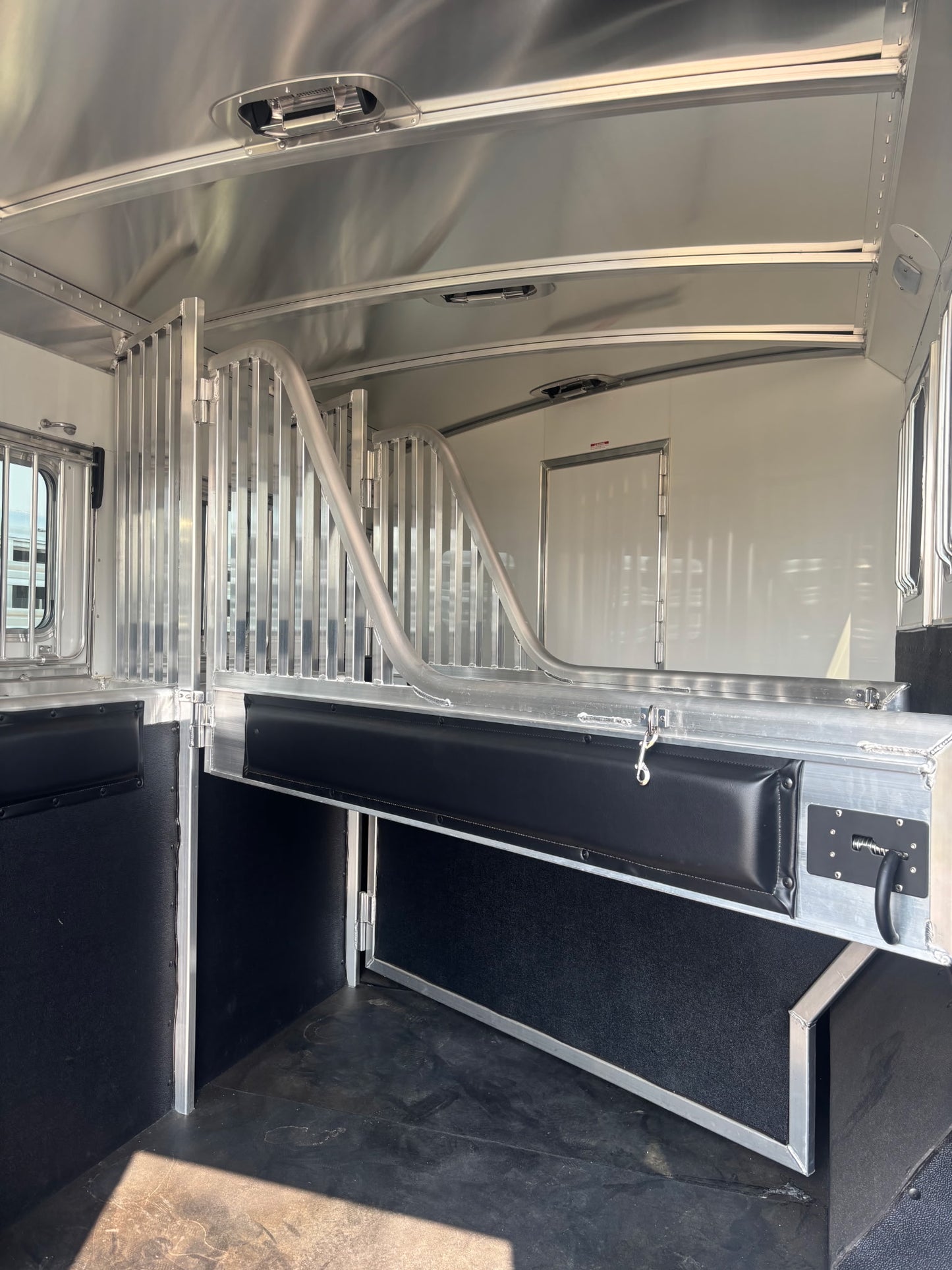 2027 4-Star 24' 3-Horse Slant Load Living Quarter Trailer