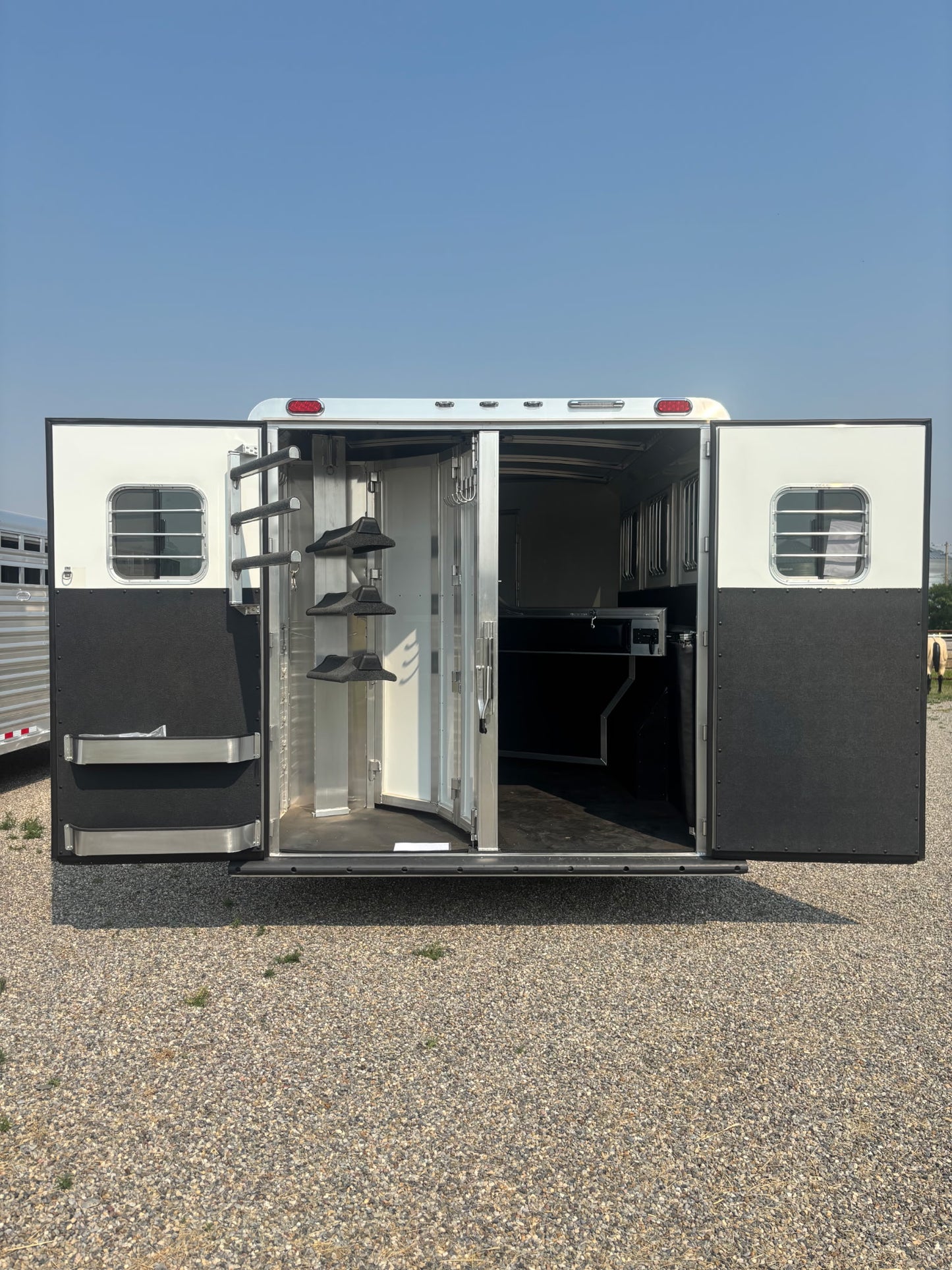 2027 4-Star 24' 3-Horse Slant Load Living Quarter Trailer
