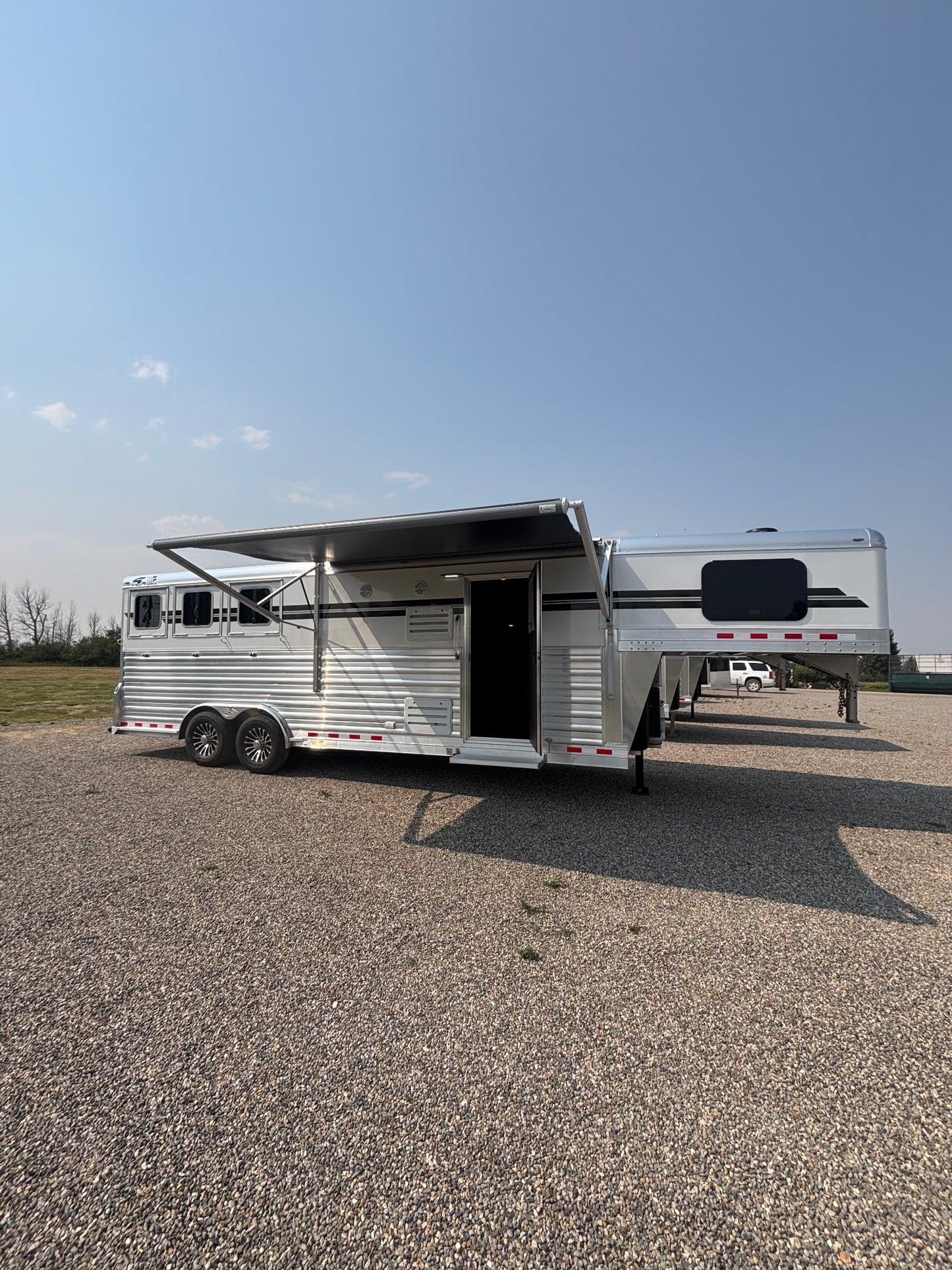 2027 4-Star 24' 3-Horse Slant Load Living Quarter Trailer