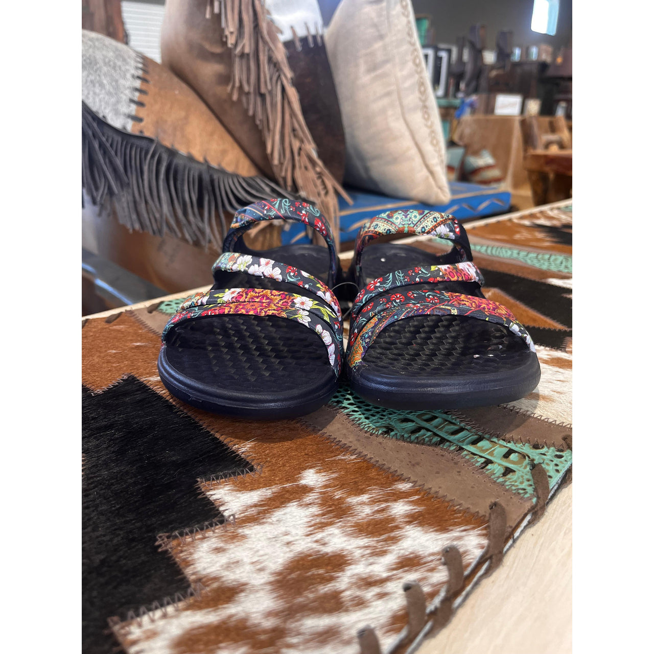 Joybees Women's Lakeshore Sandal - Geometric Mandala