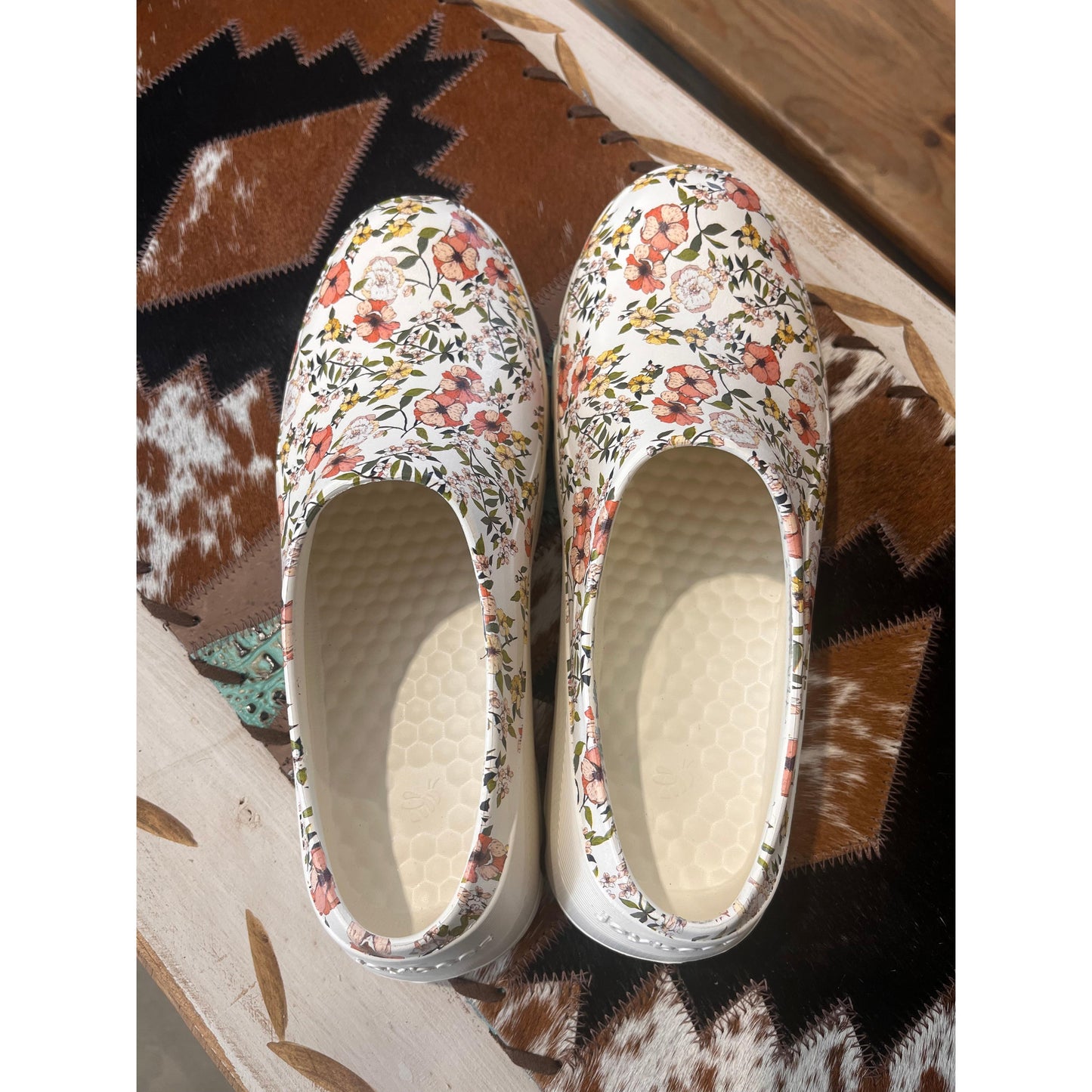 Joybees Women's Garden Grove Clog - Graphic Bone Summer Floral