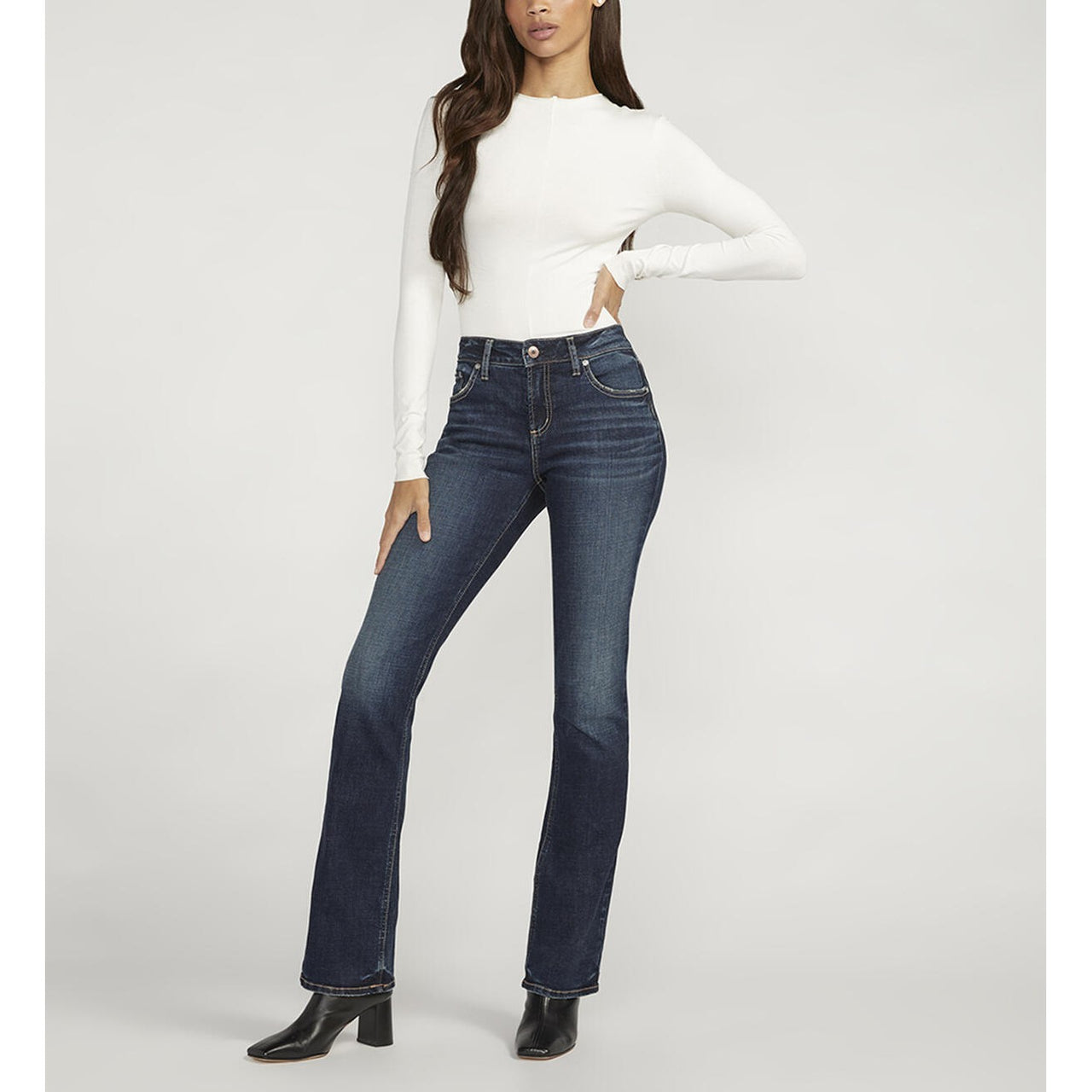 Silver Women's Elyse Mid Rise Slim Bootcut Jeans - Indigo