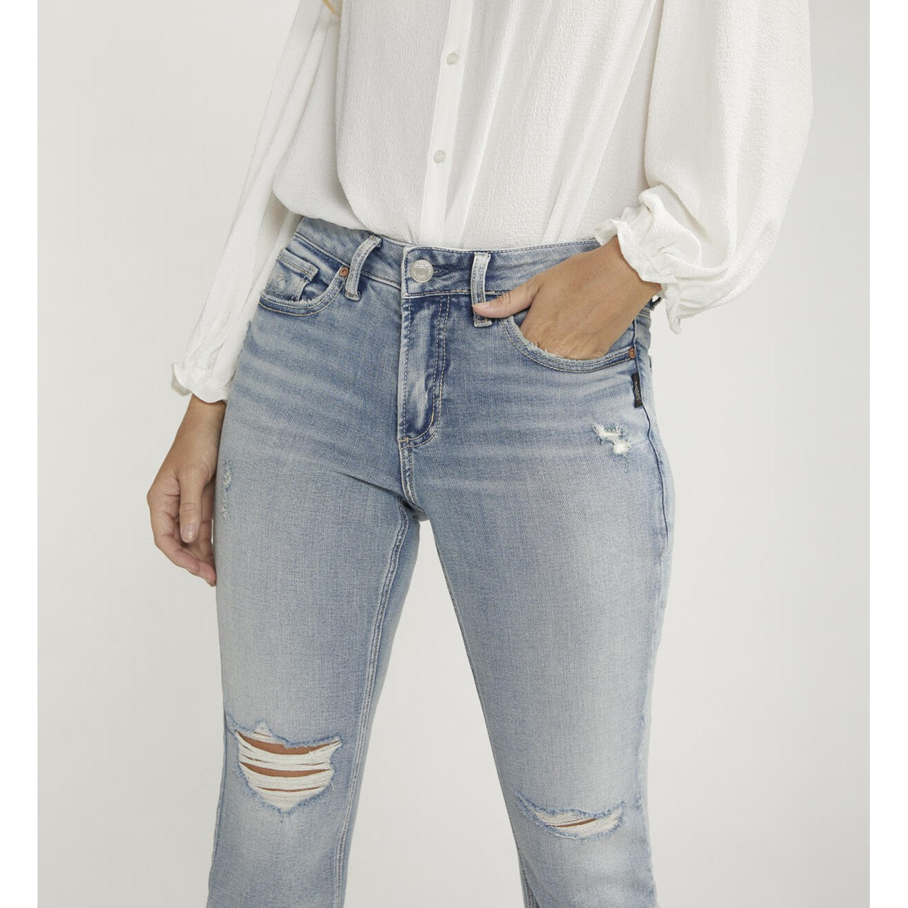 Silver Women's Suki Mid Rise Straight Crop Jeans - Medium/Light Wash