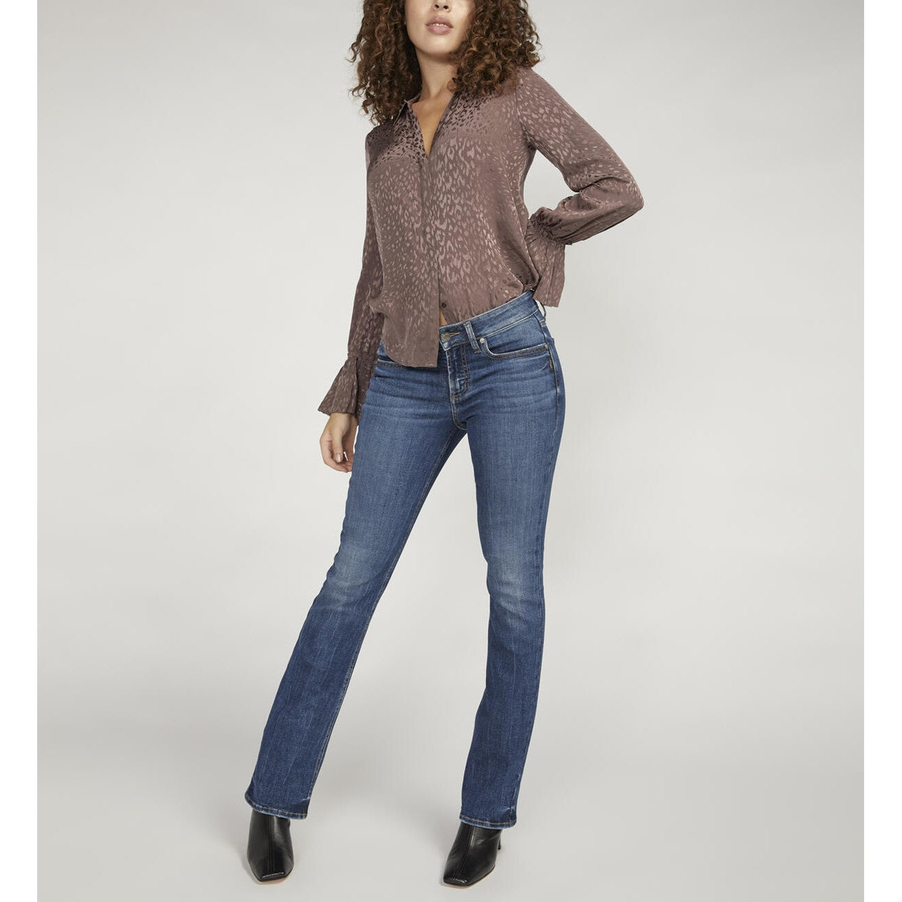 Silver Women's Suki Mid Rise Slim Bootcut Jeans - Indigo