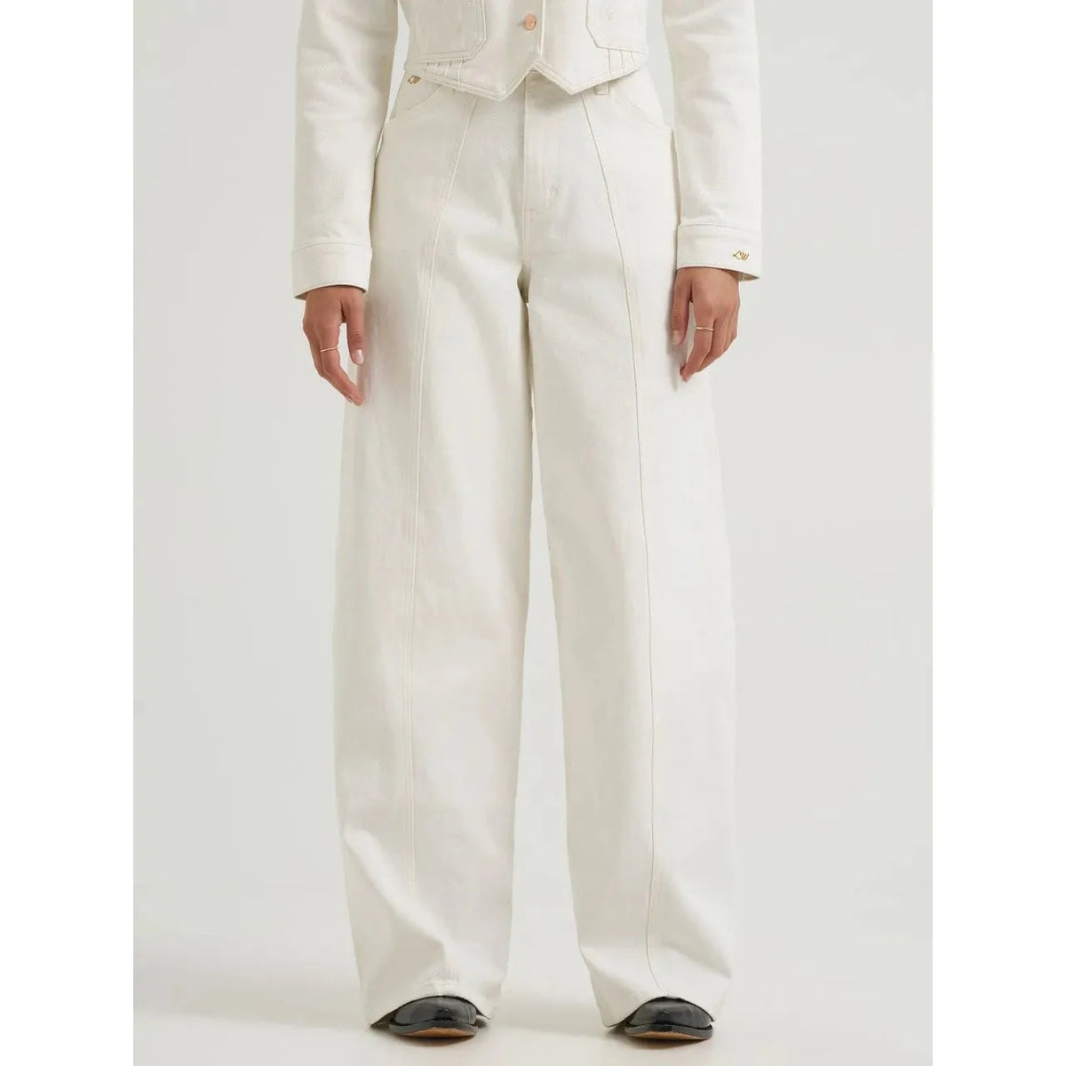 Wrangler Women's Lainey Wilson Barrel Jeans- White