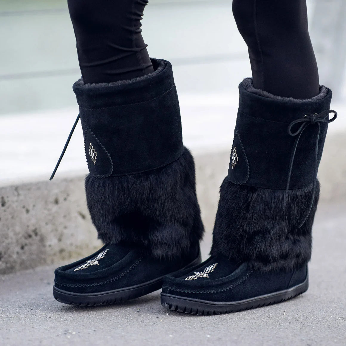 Manitobah Women's Solstice Mukluk V2- Black