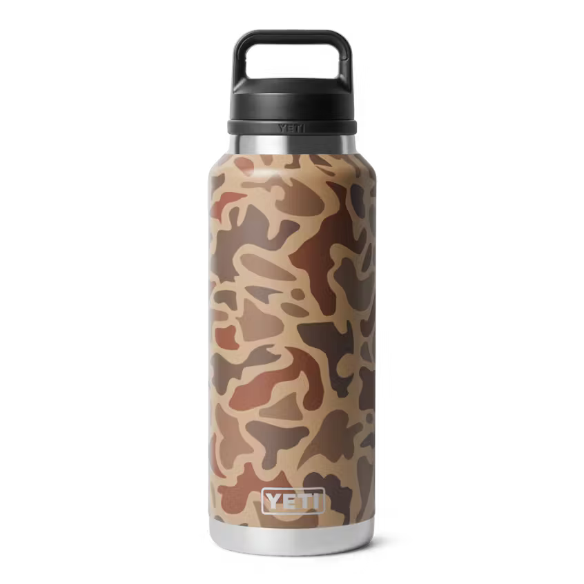 YETI Rambler 1.36 L Bottle with Chug Cap - Wetlands Camo