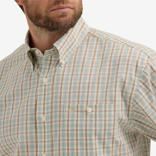 Wrangler  Men's Classic Long Sleeve Shirt- Tan