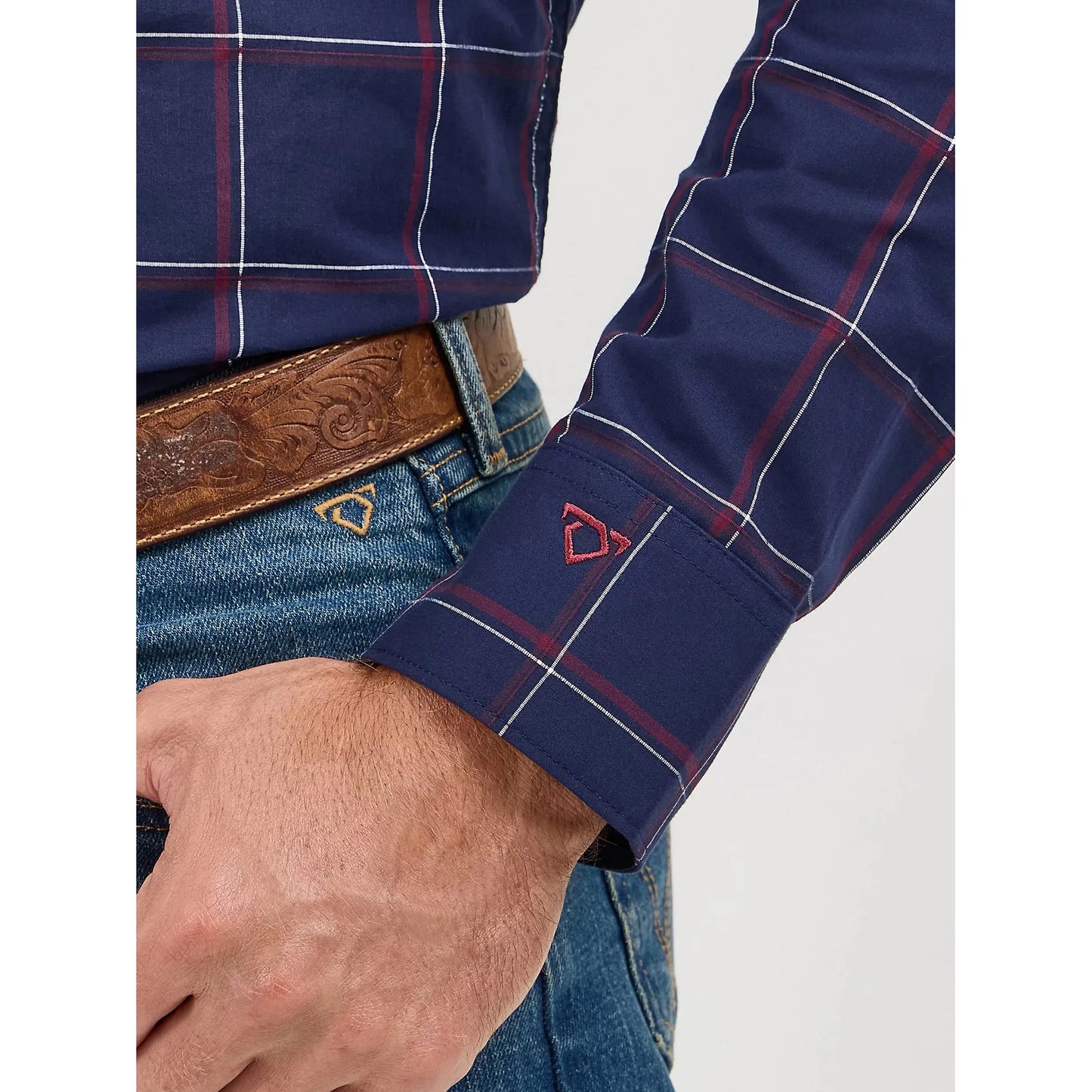 Wrangler Men's Cody Johnson One Pocket Button Down Long Sleeve Shirt - Navy Plaid