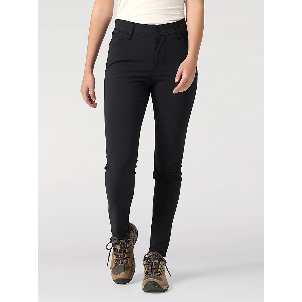 Wrangler ATG Women's FWDS Skinny Pants - Jet Black